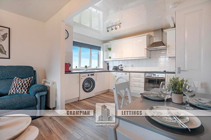 3 Bedroom Flat To Rent In Golf Road, Aberdeen, AB24