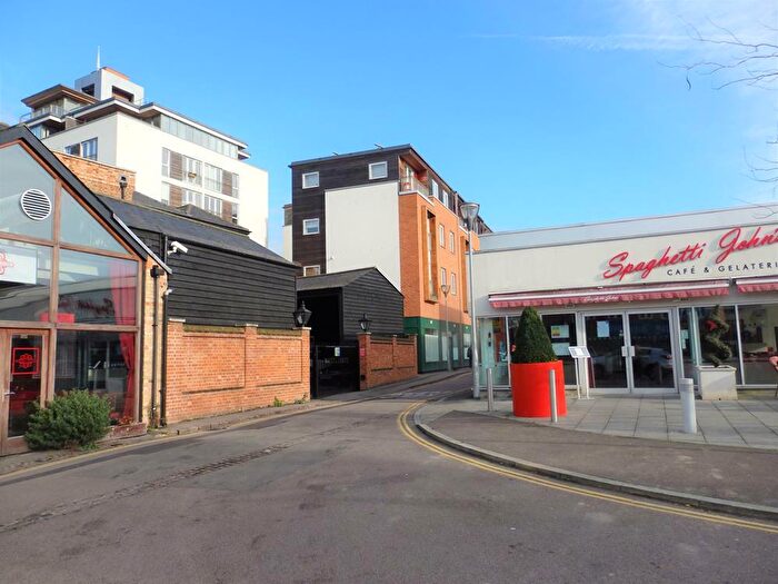 2 Bedroom Apartment To Rent In Castle Quay, Bedford, MK40