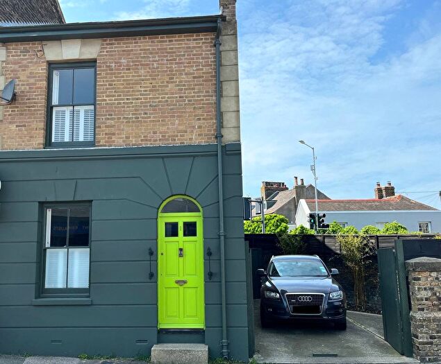 2 Bedroom End Of Terrace House To Rent In Blenheim Road, Deal, Kent, CT14