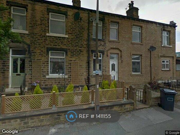 4 Bedroom Terraced House To Rent In Dean Street, Huddersfield, HD3