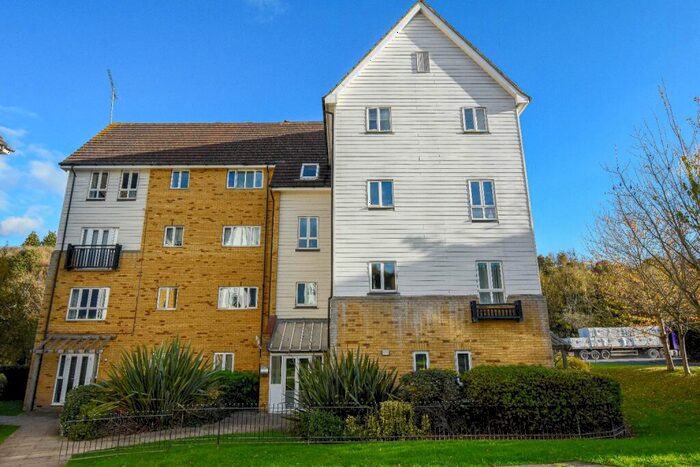 2 Bedroom Flat To Rent In Compass Court, Gravesend, DA11
