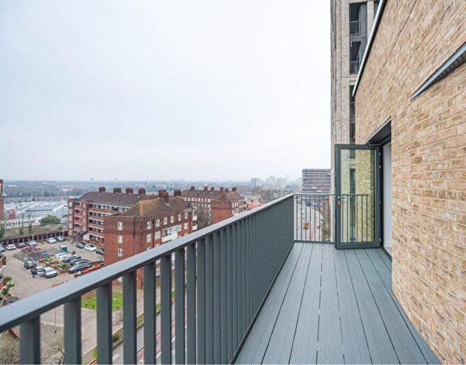 2 Bedroom Flat To Rent In Anax Street, London, N4