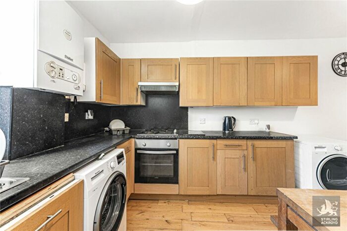 4 Bedroom Terraced House To Rent In Swinnerton Street, Hackney, London, E9