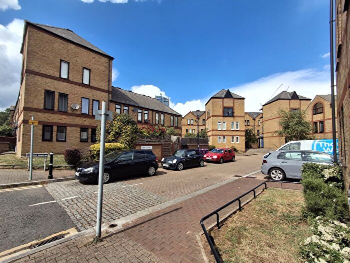 2 Bedroom Maisonette To Rent In Lime Close, Wapping, E1W