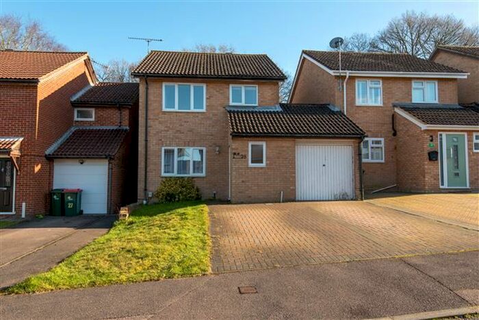 3 Bedroom Link Detached House To Rent In Ranmore Close, Pease Pottage, Crawley RH11
