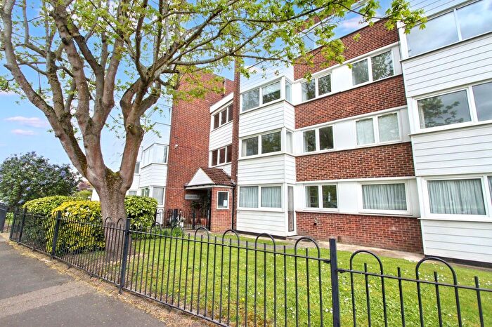 2 Bedroom Flat For Sale In Broomhill Road, Woodford Green, IG8