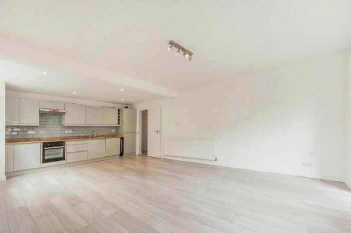 2 Bedroom Flat To Rent In Graham Road, Wimbledon, SW19