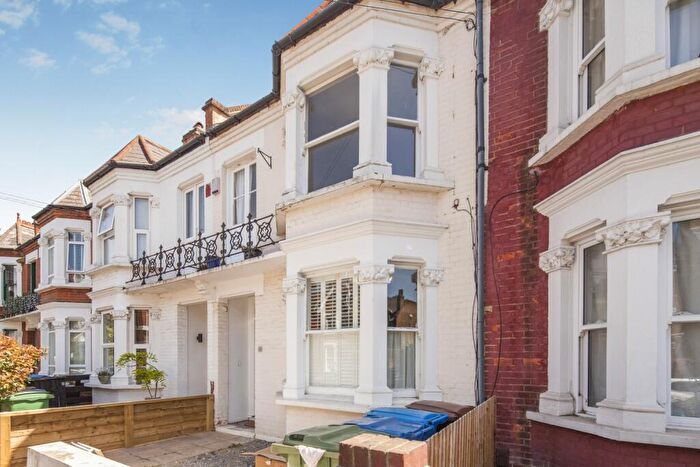 2 Bedroom Flat To Rent In London, SE15