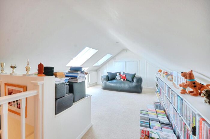 2 Bedroom Bungalow For Sale In June Lane, Midhurst, West Sussex, GU29