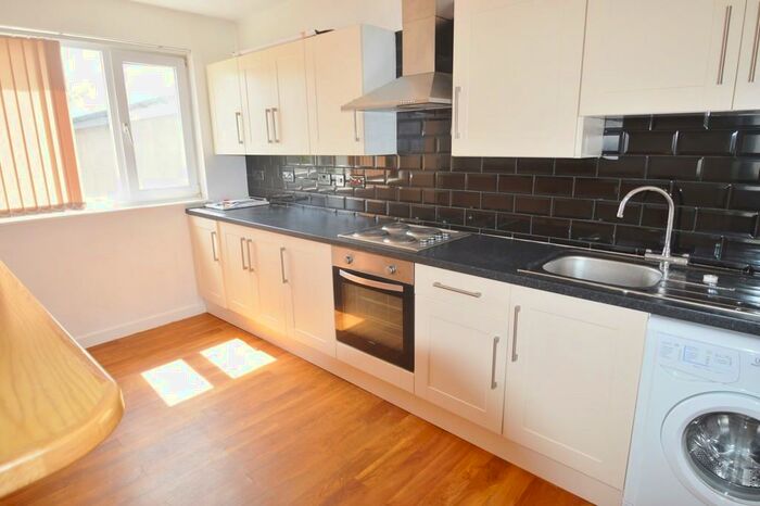 2 Bedroom Flat To Rent In Flat, High Street, Cowbridge, CF71