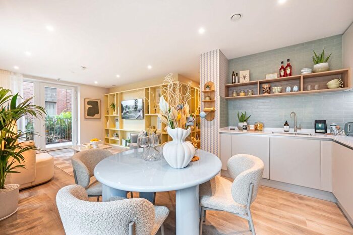 2 Bedroom Flat For Sale In Grand Union, Alperton, HA0
