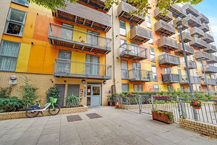 2 Bedroom Flat For Sale In Wenlock Street, London, N1