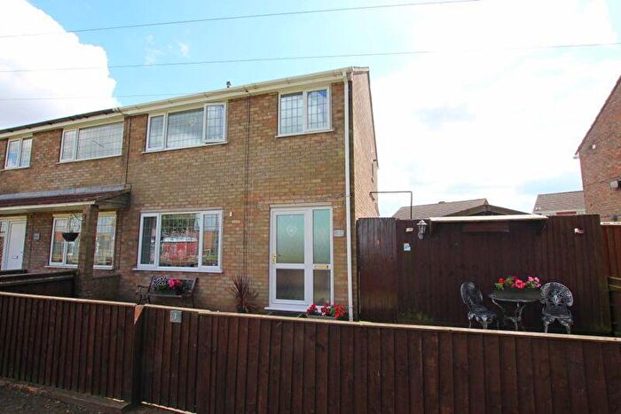 3 Bedroom Semi-Detached House For Sale In Larch Close, Immingham, DN40