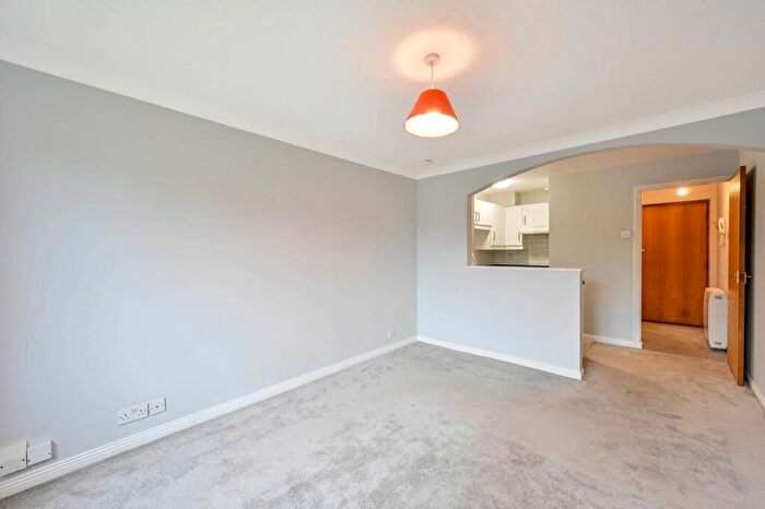 Studio For Sale In Claremont Avenue, Woking, GU22