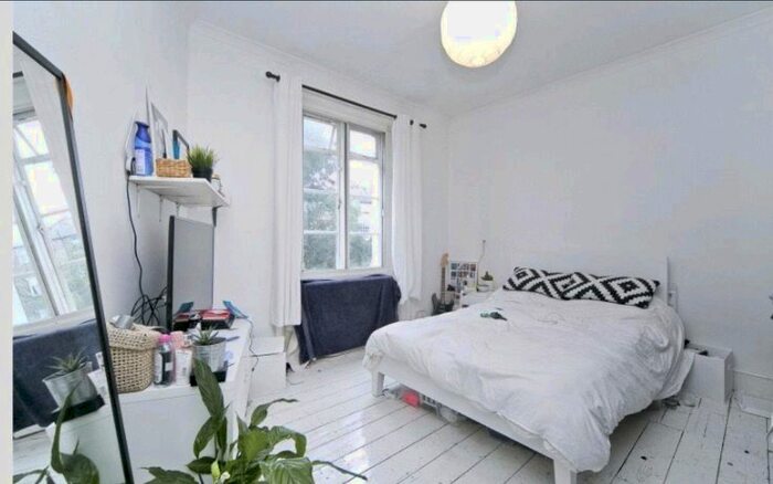 3 Bedroom Semi-Detached House To Rent In Navarino Road, London, E8