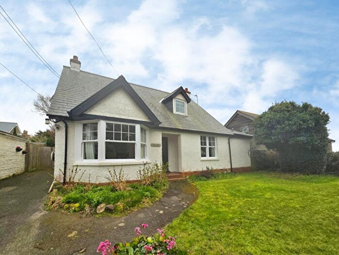 4 Bedroom Detached House For Sale In The Mall, Totland Bay, Isle Of Wight, PO39