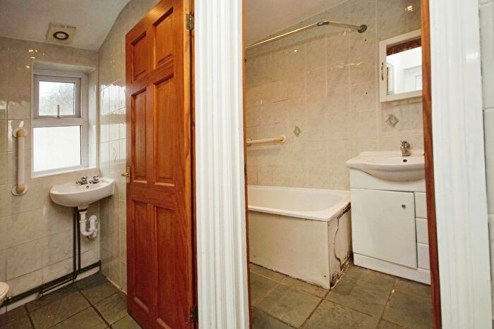 3 Bedroom Terraced House For Sale In Chelsea Park, Easton, Bristol, BS5