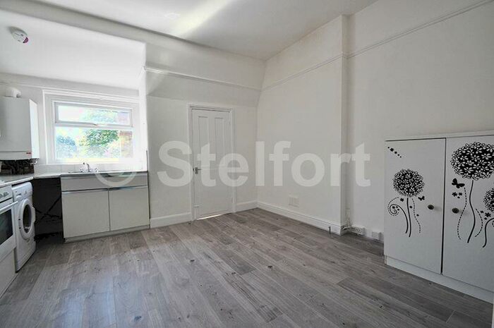 2 Bedroom Apartment To Rent In Woodside Park Road, N12