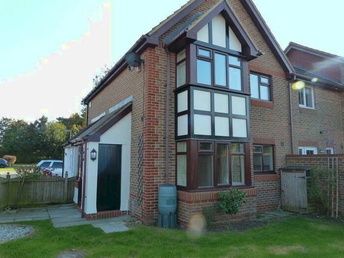 1 Bedroom End Of Terrace House To Rent In Caterham, CR3