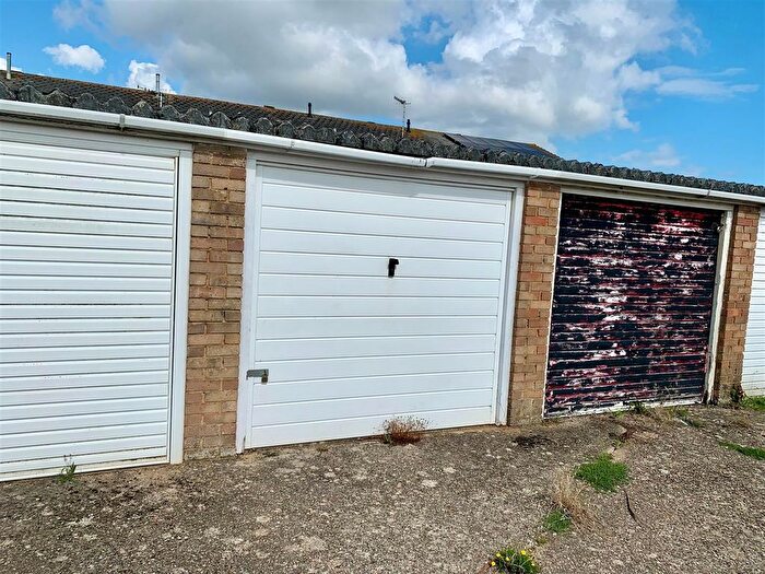 Garage / Parking To Rent In Southfields Road, Littlehampton, BN17