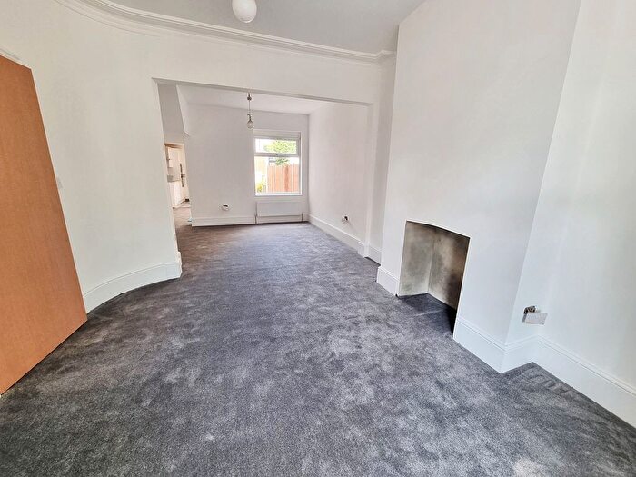 3 Bedroom Property To Rent In Fairland Road, Stratford, E15
