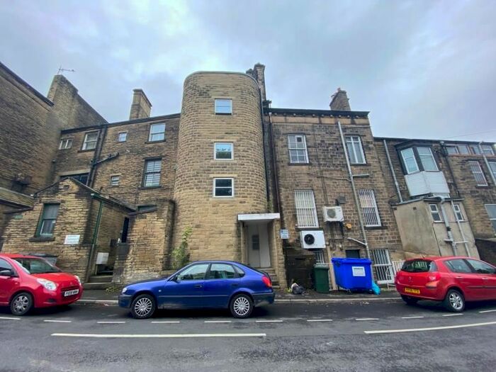 1 Bedroom Property To Rent In Busfield Street, Bingley, BD16