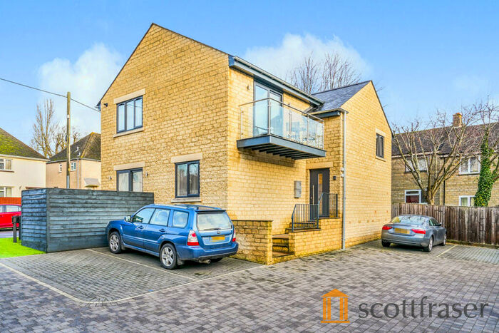 2 Bedroom Apartment To Rent In Admiral Court, Witney, OX28