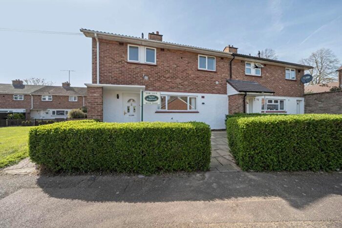 3 Bedroom Semi Detached House For Sale In Vicars Walk, Bedford, MK41