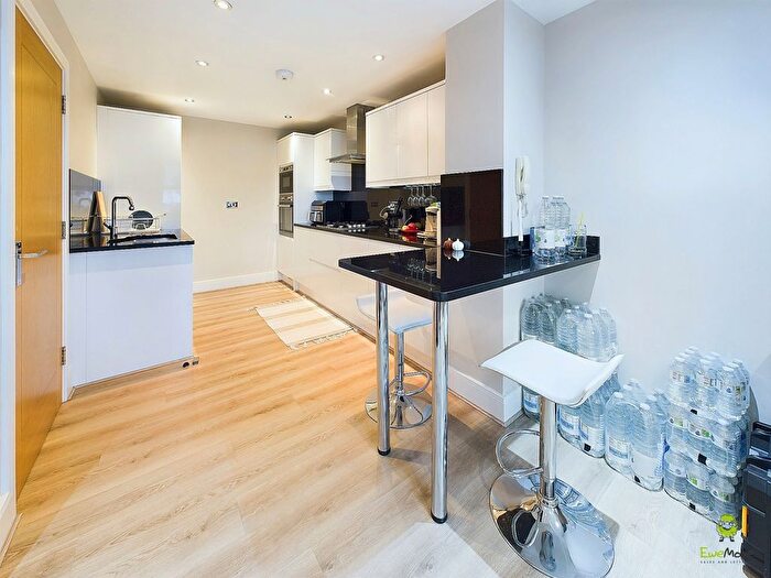 2 Bedroom Flat For Sale In Duchess Apartments, Queens Road, Welling, Kent, DA16