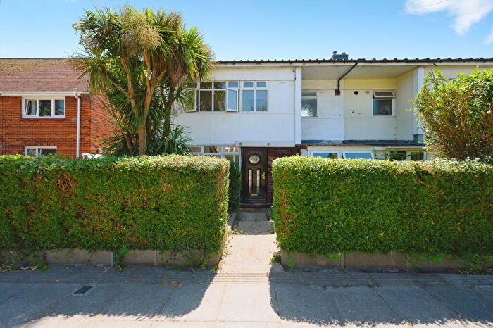 3 Bedroom End Of Terrace House For Sale In Allaway Avenue, Portsmouth, Hampshire, PO6