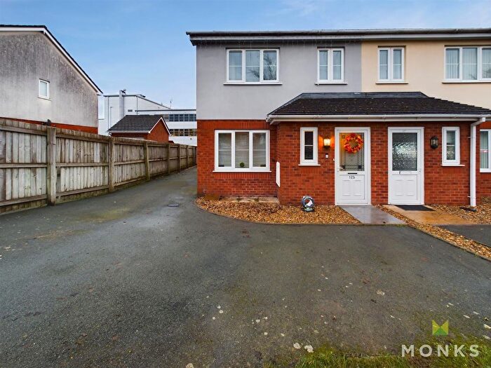 3 Bedroom Semi-Detached House For Sale In College Road, Oswestry, SY11