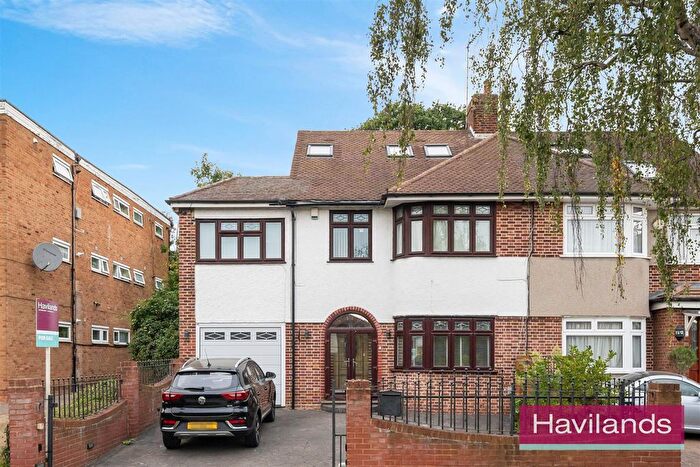 5 Bedroom Semi-detached House For Sale In Chaseville Park Road, London, N21