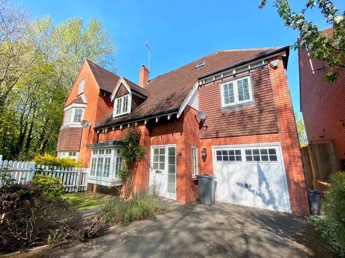 5 Bedroom Semi-Detached House To Rent In Middlepark Drive, Northfield, B31