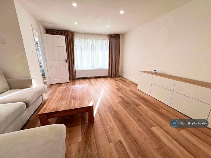 3 Bedroom Semi-Detached House To Rent In Alderney Gardens, Birmingham, B38
