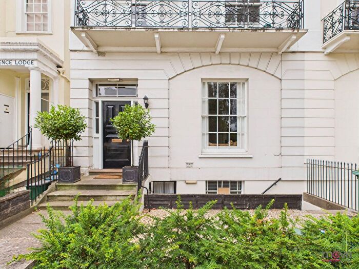 1 Bedroom Flat For Sale In Clarence Square, Cheltenham, GL50