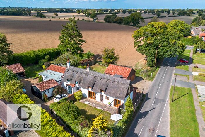 4 Bedroom Cottage For Sale In Chapel Road, Lingwood, NR13