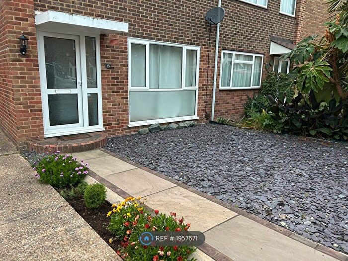 3 Bedroom Semi-Detached House To Rent In Crofton Close, Ashford, TN24