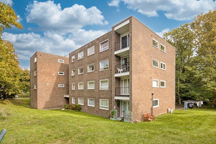 2 Bedroom Flat For Sale In Francis Road, Broadstairs, Kent, CT10