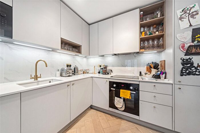 2 Bedroom Flat For Sale In Ravensbury Terrace, London, SW18
