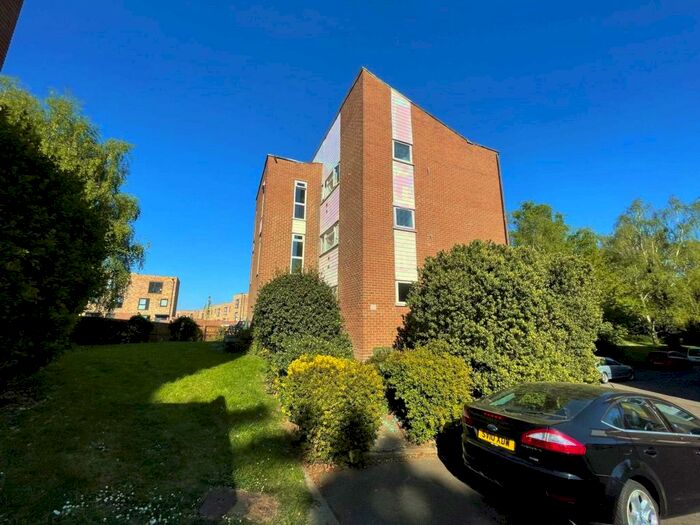 1 Bedroom Flat To Rent In Kempton Close, Erith, DA8