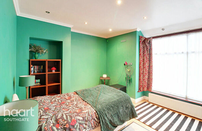 3 Bedroom End Of Terrace House For Sale In Ladbroke Road, London, EN1