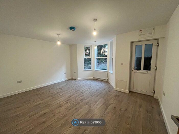 1 Bedroom Flat To Rent In Stoke Road, Slough, SL2