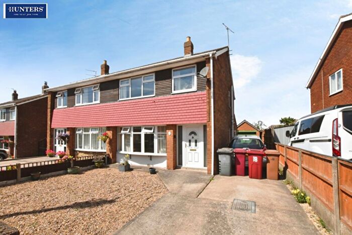 3 Bedroom Semi-Detached House For Sale In Parkin Road, Scunthorpe, DN17