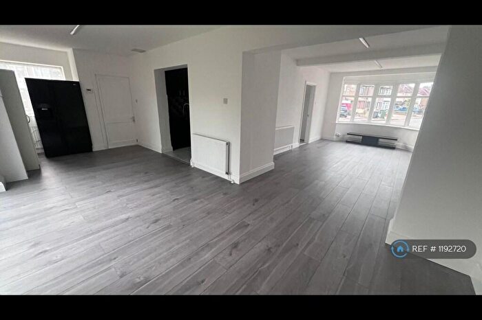 5 Bedroom Semi-Detached House To Rent In Bell Close, Pinner, HA5