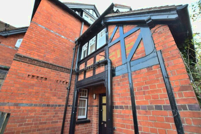 3 Bedroom Flat To Rent In High Street, Goring, RG8