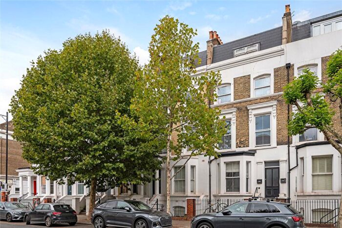 2 Bedroom Flat For Sale In St. John's Hill, Wandsworth, London, SW11