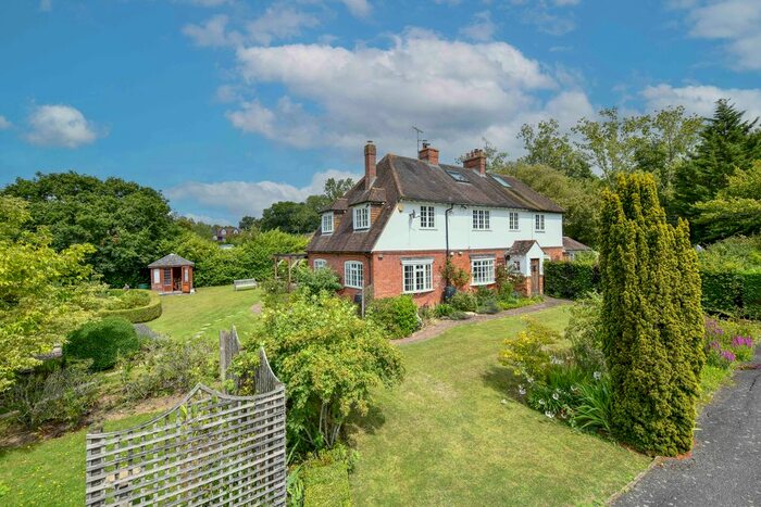 4 Bedroom Semi-Detached House For Sale In Romden Road, Smarden, TN27