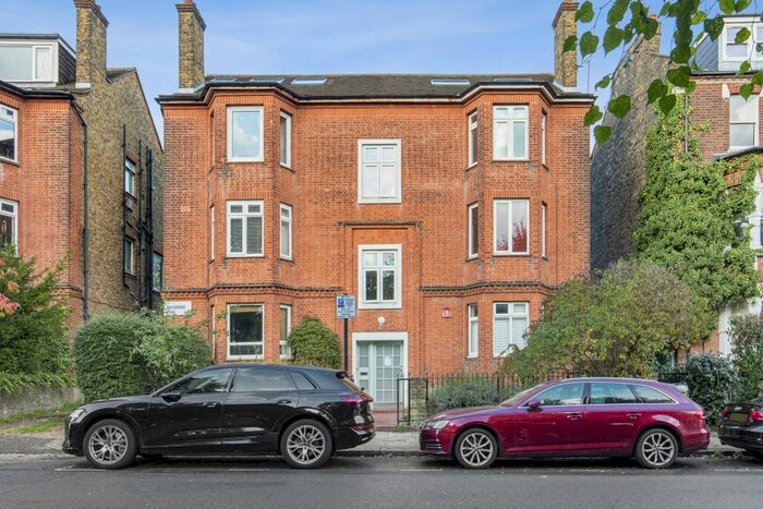 3 Bedroom Flat To Rent In Savernake Road, London, NW3