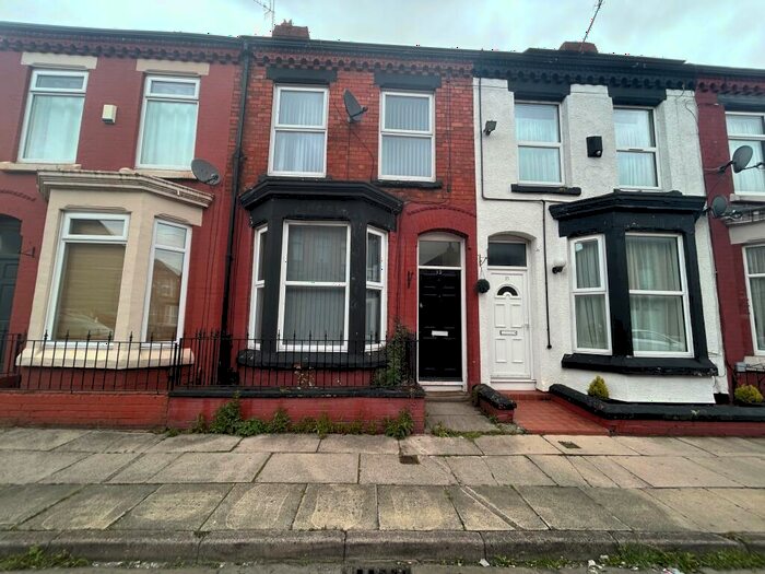 2 Bedroom House To Rent In Earp Street, L19