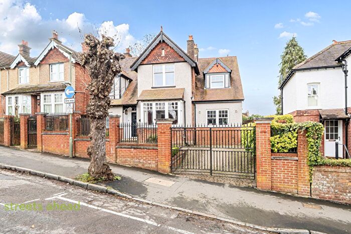 4 Bedroom Detached House For Sale In Station Road, Whyteleafe, Surrey, CR3